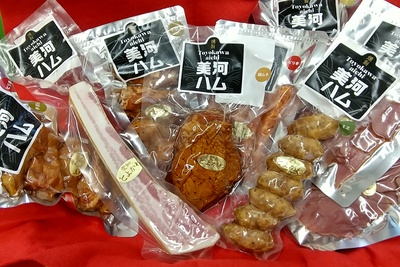 燻りジャンボフランク　スモークタンスライス　荒挽きウィンナー　鶏ムネスモーク　ベーコンブロック